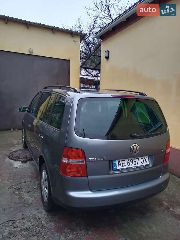Минивэн Volkswagen Touran 2006 в Днепре