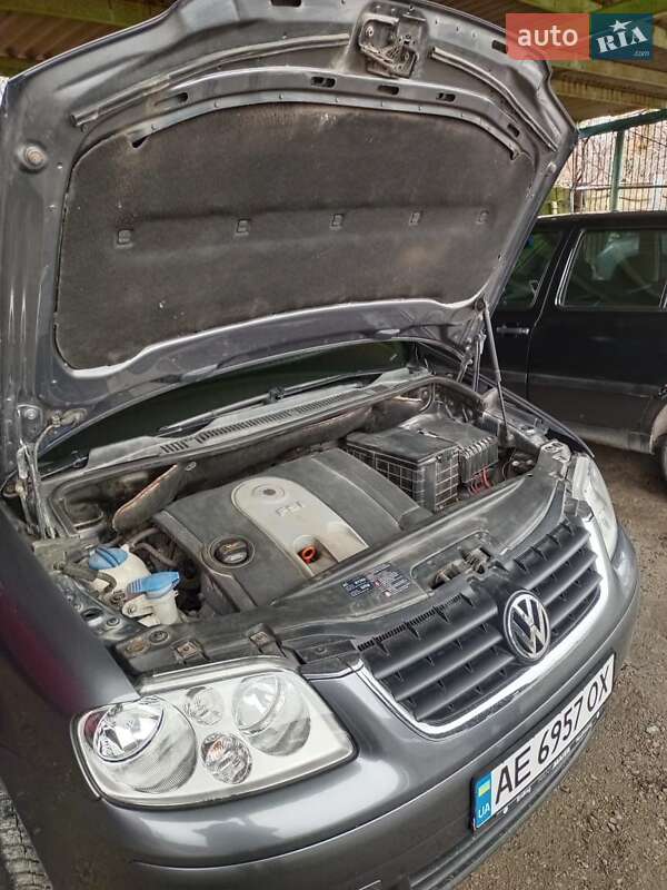 Минивэн Volkswagen Touran 2006 в Днепре