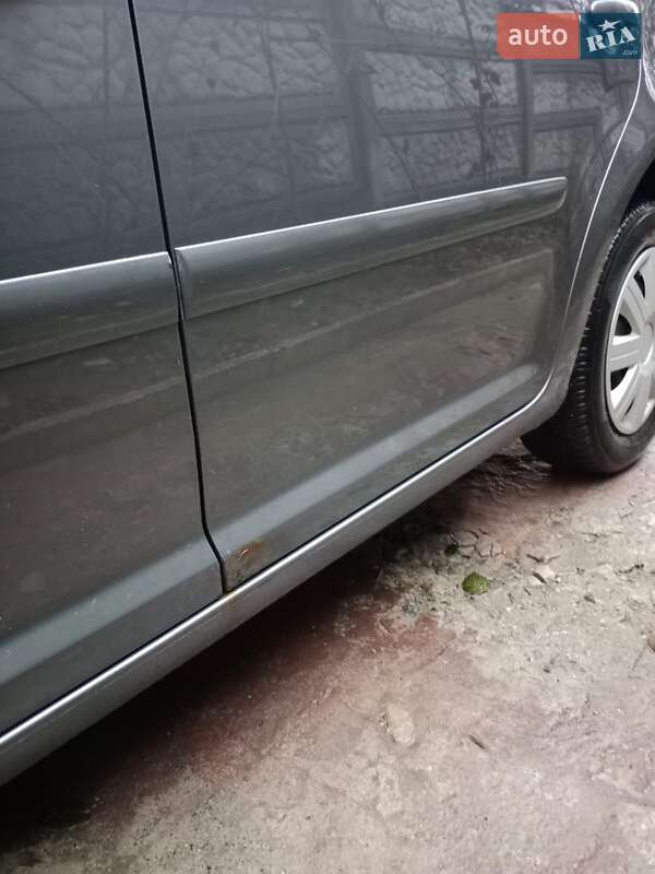 Минивэн Volkswagen Touran 2006 в Днепре