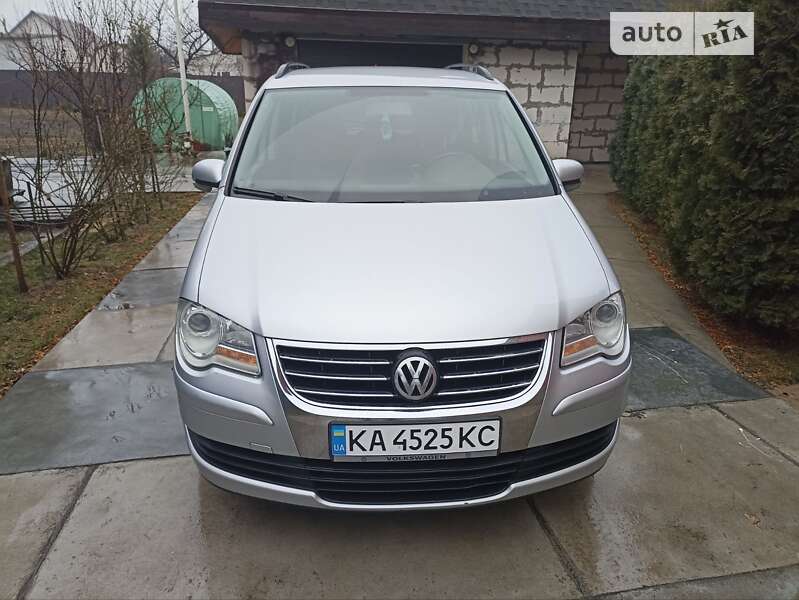Минивэн Volkswagen Touran 2007 в Киеве