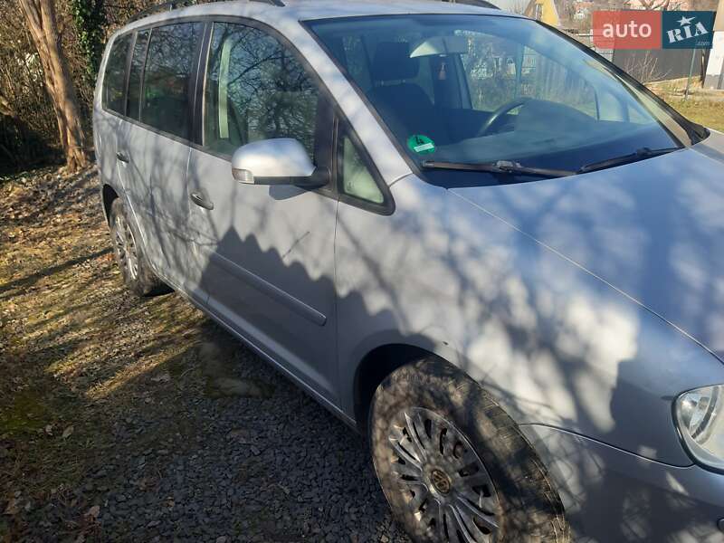 Минивэн Volkswagen Touran 2005 в Ужгороде