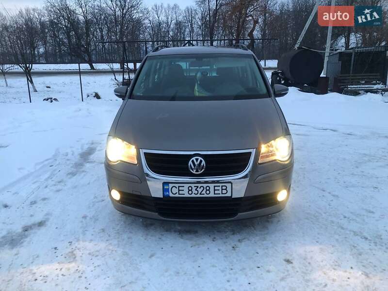 Минивэн Volkswagen Touran 2010 в Черновцах