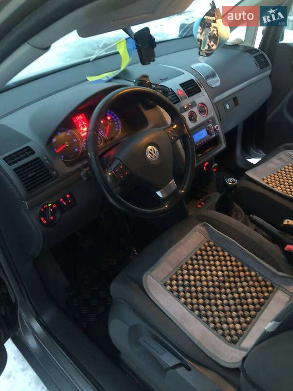 Минивэн Volkswagen Touran 2010 в Черновцах