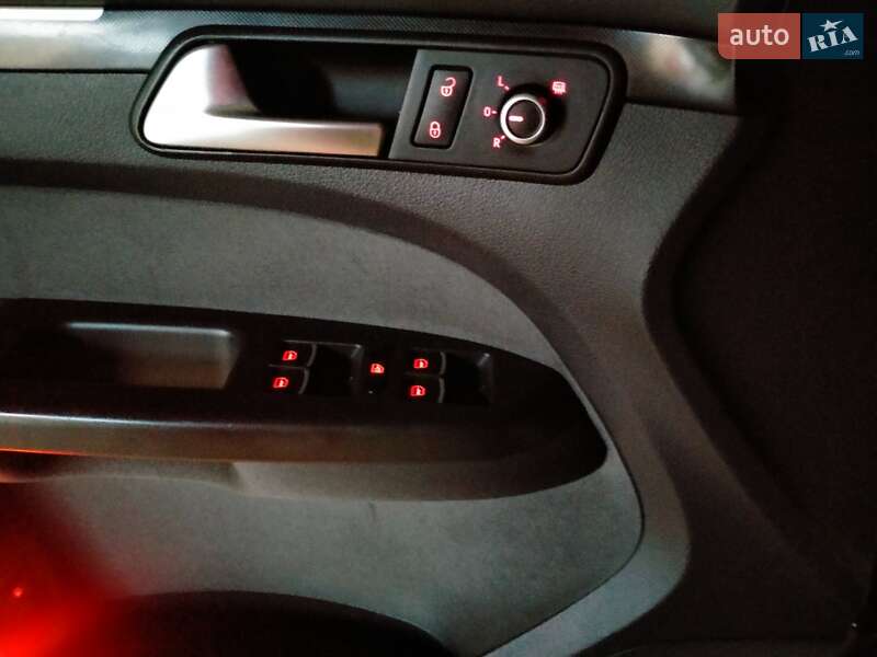 Микровэн Volkswagen Touran 2011 в Сквире