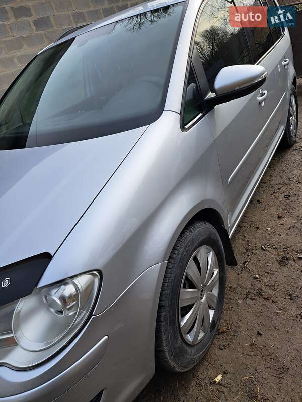 Минивэн Volkswagen Touran 2009 в Изяславе