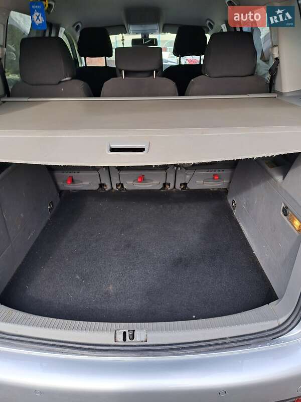 Минивэн Volkswagen Touran 2009 в Изяславе