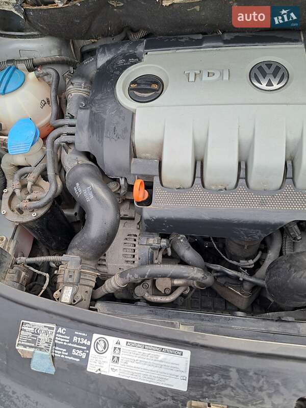 Минивэн Volkswagen Touran 2009 в Изяславе