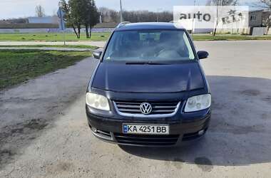 Минивэн Volkswagen Touran 2004 в Киеве