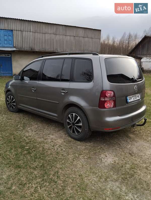 Мінівен Volkswagen Touran 2007 в Ємільчиному