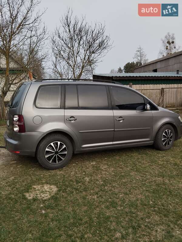 Мінівен Volkswagen Touran 2007 в Ємільчиному