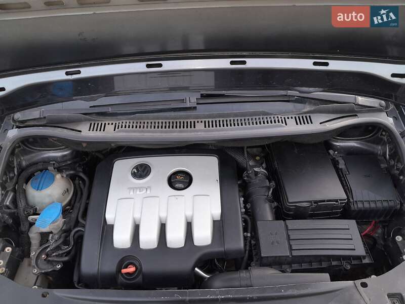 Минивэн Volkswagen Touran 2005 в Мукачево