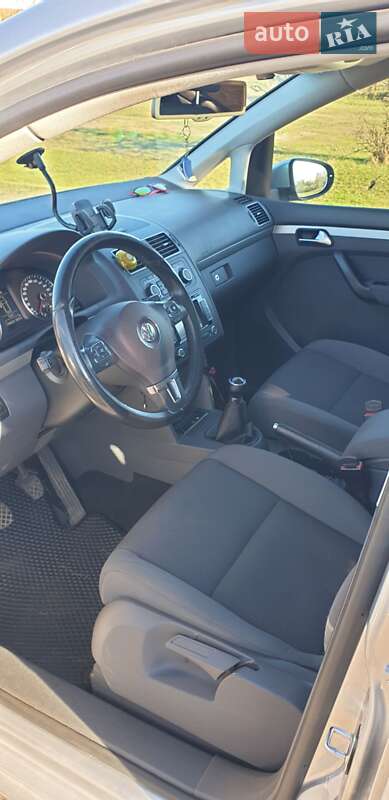 Мінівен Volkswagen Touran 2012 в Сарнах