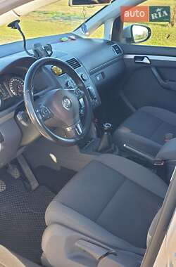 Минивэн Volkswagen Touran 2012 в 
