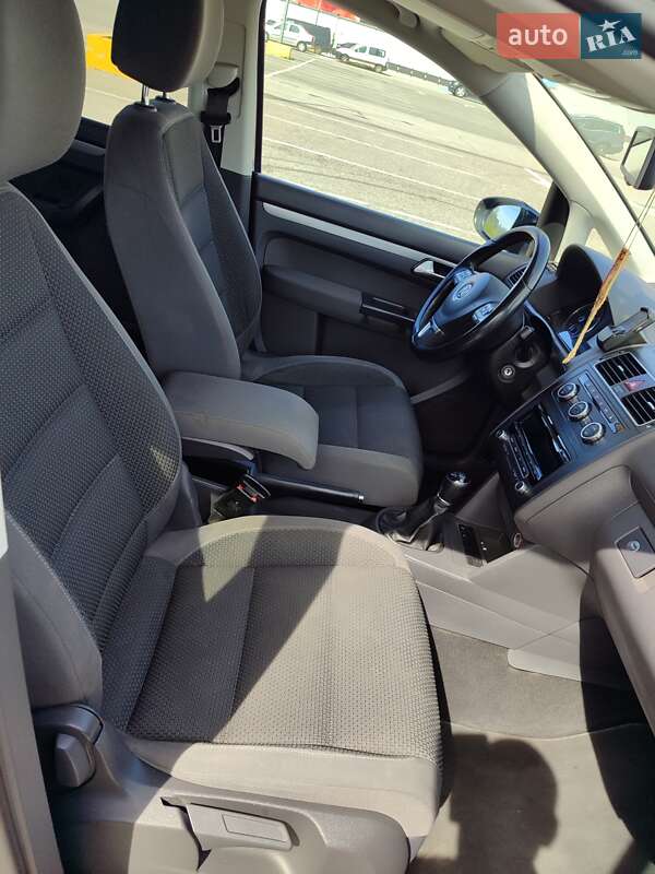 Минивэн Volkswagen Touran 2013 в Черновцах