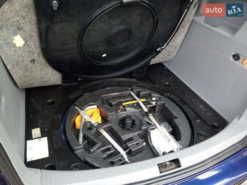 Мінівен Volkswagen Touran 2007 в Дубні