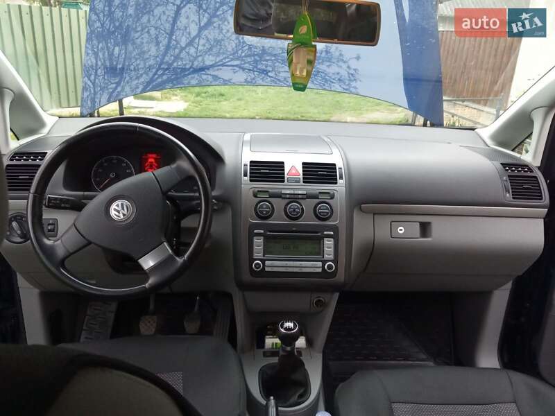 Мінівен Volkswagen Touran 2007 в Дубні