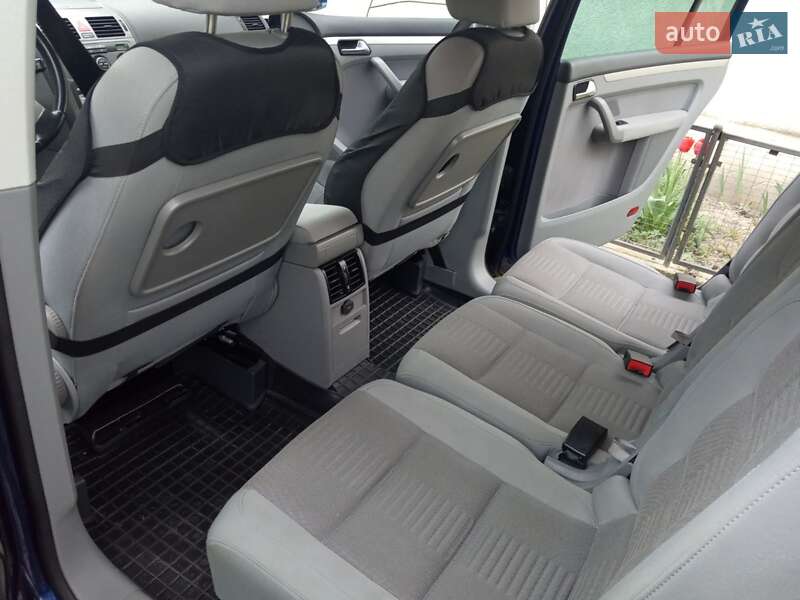 Мінівен Volkswagen Touran 2007 в Дубні