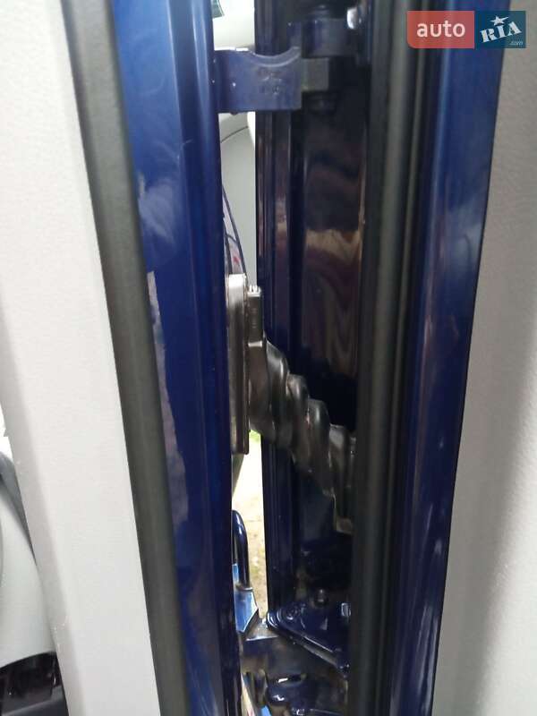 Мінівен Volkswagen Touran 2007 в Дубні