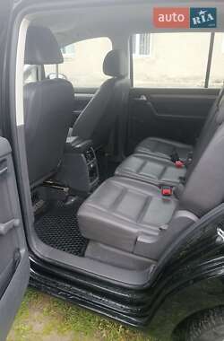 Мінівен Volkswagen Touran 2009 в 