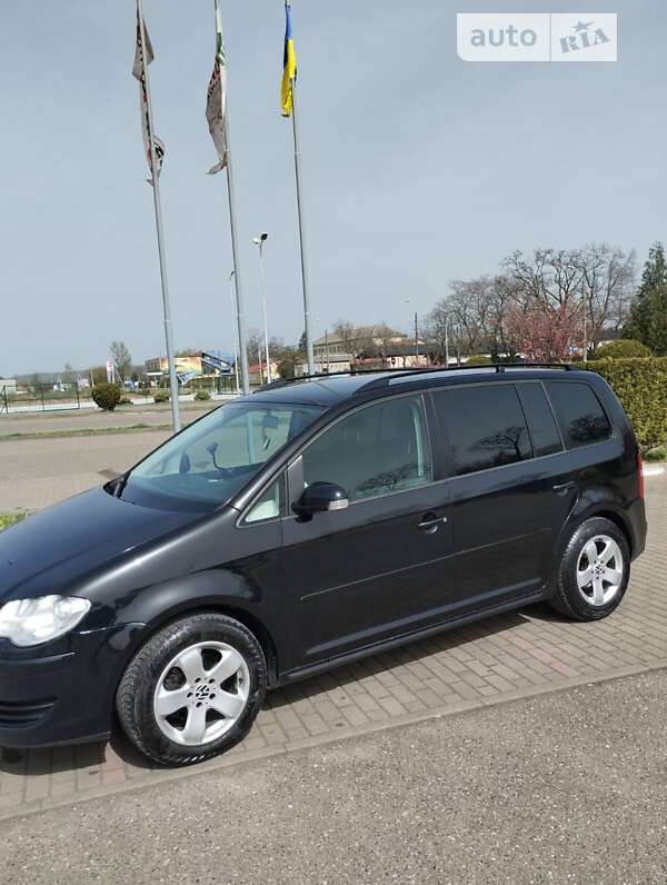 Минивэн Volkswagen Touran 2007 в Виноградове