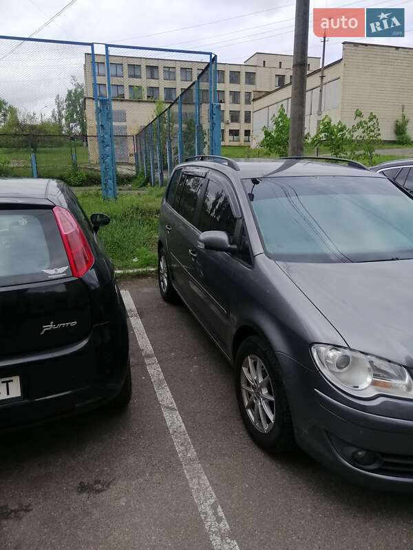 Минивэн Volkswagen Touran 2007 в Киеве