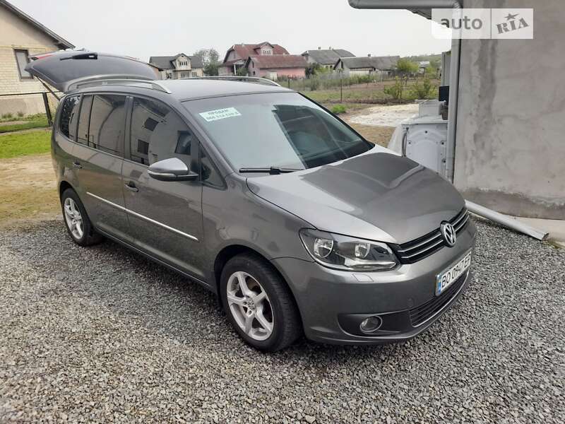 Минивэн Volkswagen Touran 2010 в Бучаче