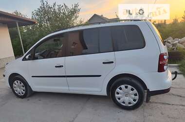 Мінівен Volkswagen Touran 2009 в Новій Ушиці