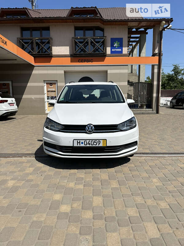 Микровэн Volkswagen Touran 2017 в Сваляве