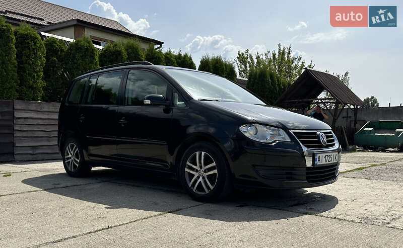 Минивэн Volkswagen Touran 2008 в Киеве