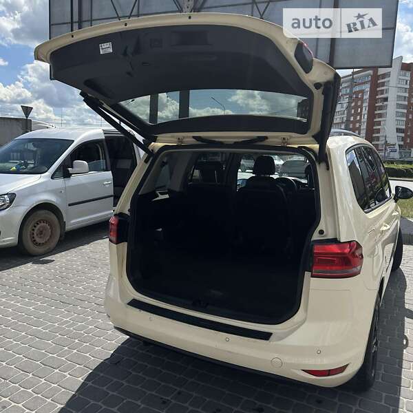 Седан Volkswagen Touran 2016 в Тернополі