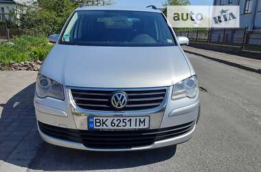 Минивэн Volkswagen Touran 2007 в Костополе