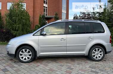 Минивэн Volkswagen Touran 2005 в Нововолынске