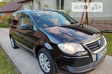 Минивэн Volkswagen Touran 2010 в Монастыриске