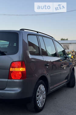 Минивэн Volkswagen Touran 2006 в Березане