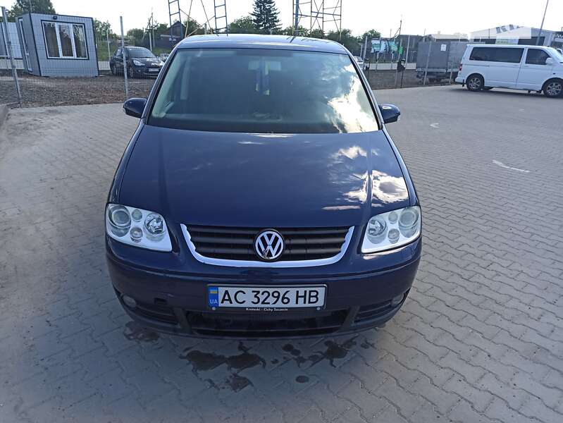 Минивэн Volkswagen Touran 2003 в Нововолынске