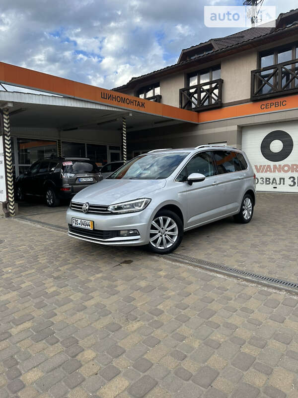 Мікровен Volkswagen Touran 2017 в Сваляві