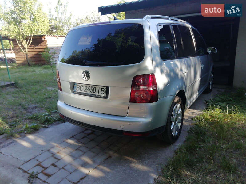 Минивэн Volkswagen Touran 2007 в Бродах