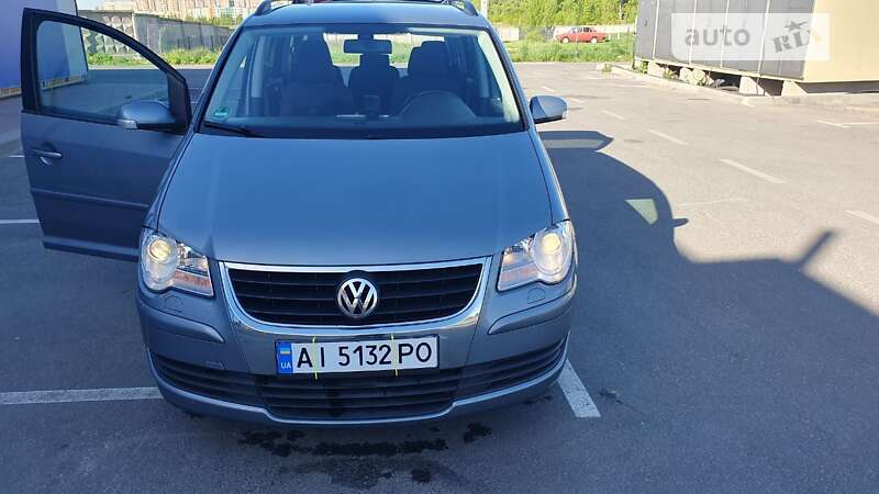 Минивэн Volkswagen Touran 2008 в Киеве