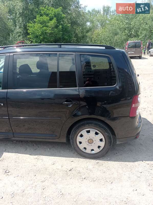 Мінівен Volkswagen Touran 2010 в Запоріжжі