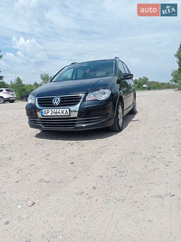 Мінівен Volkswagen Touran 2010 в Запоріжжі