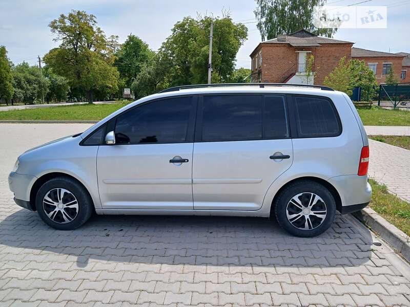 Минивэн Volkswagen Touran 2005 в Чемеровцах