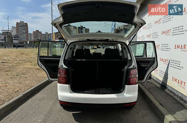 Минивэн Volkswagen Touran 2008 в Киеве