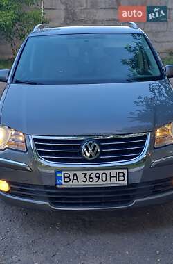 Минивэн Volkswagen Touran 2009 в Добровеличковке