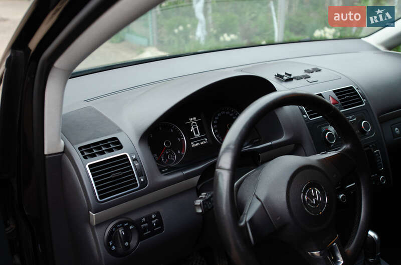 Мінівен Volkswagen Touran 2014 в Одесі