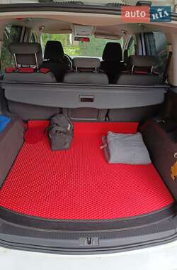 Мінівен Volkswagen Touran 2014 в 