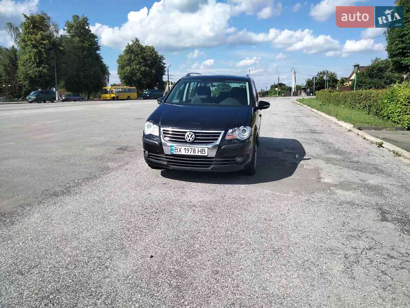 Минивэн Volkswagen Touran 2009 в Полонном