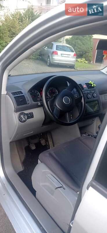 Минивэн Volkswagen Touran 2004 в Черновцах