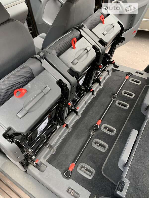 Мінівен Volkswagen Touran 2015 в Києві фото 10 Мінівен Volkswagen Touran 2015 в Києві