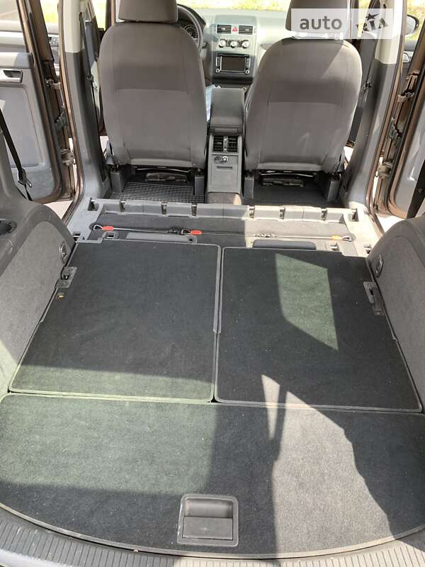 Мінівен Volkswagen Touran 2015 в Києві фото 9 Мінівен Volkswagen Touran 2015 в Києві