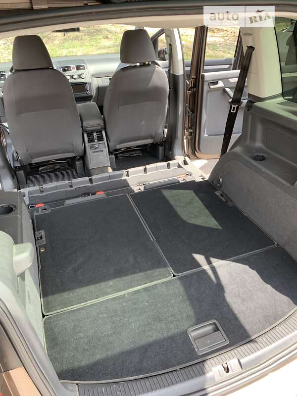 Мінівен Volkswagen Touran 2015 в Києві фото 14 Мінівен Volkswagen Touran 2015 в Києві